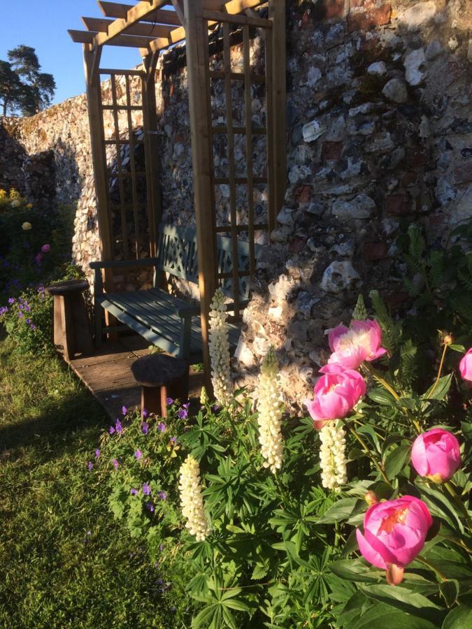 Dairy Cottage Cockley Cley Экстерьер фото